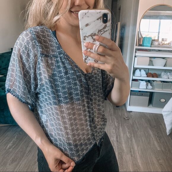 Band of Gypsies Boho Blue Floral Short Sleeve Pom Pom Sheer Button Up Blouse S - Picture 4 of 7